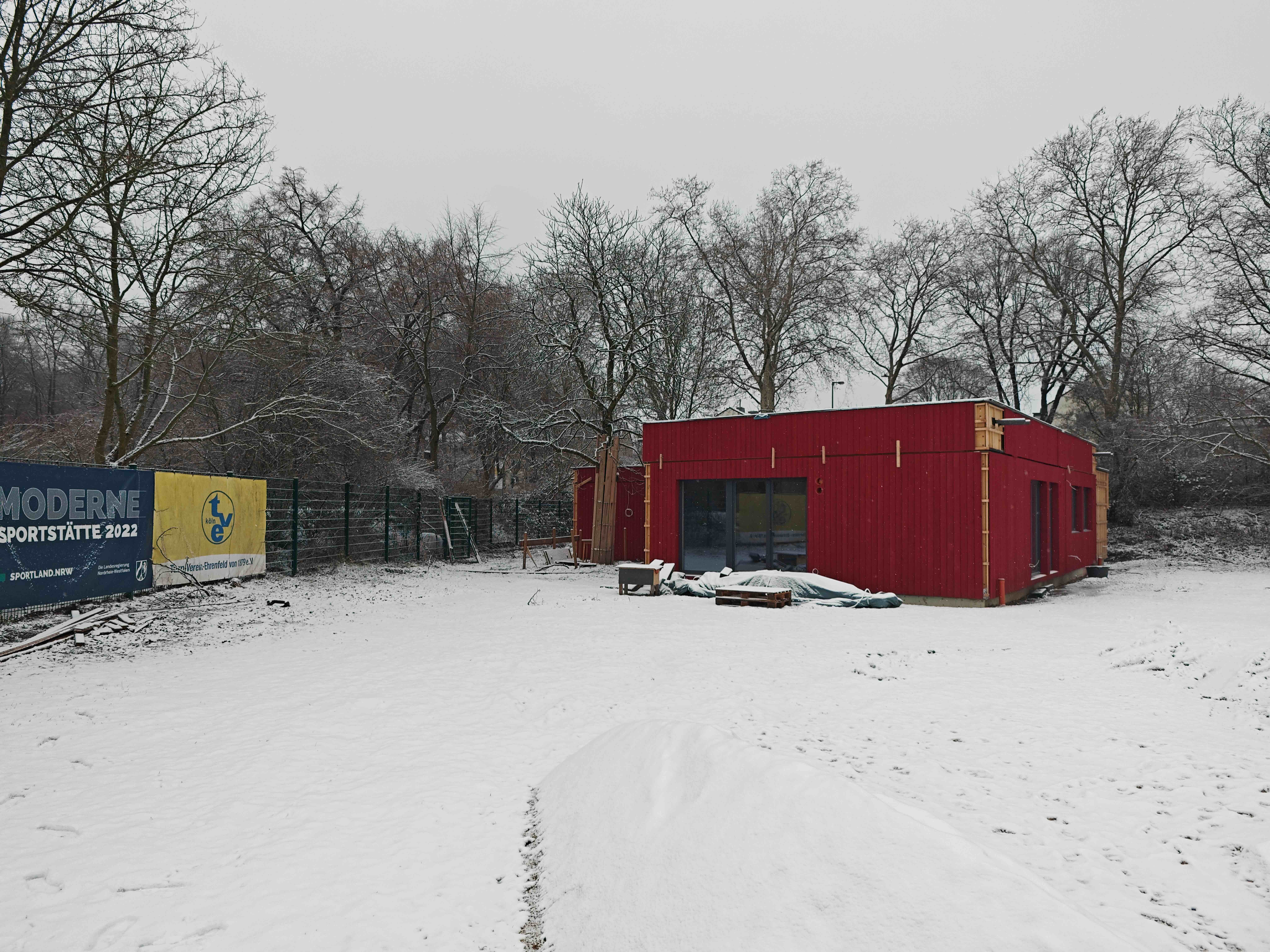 Das Vereinsheim des TVE im Schnee